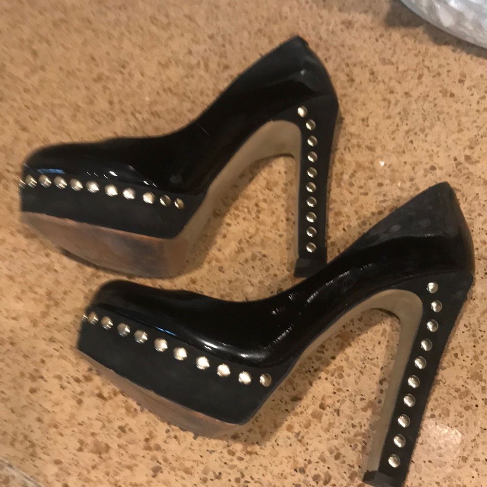 Vince Camuto 5 inch heels Shiny look size 7 - Picture 1 of 8